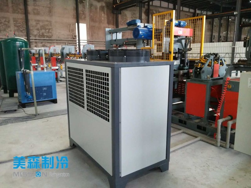 风冷（lěng）柜式冷水机-重庆鱼儿江建材